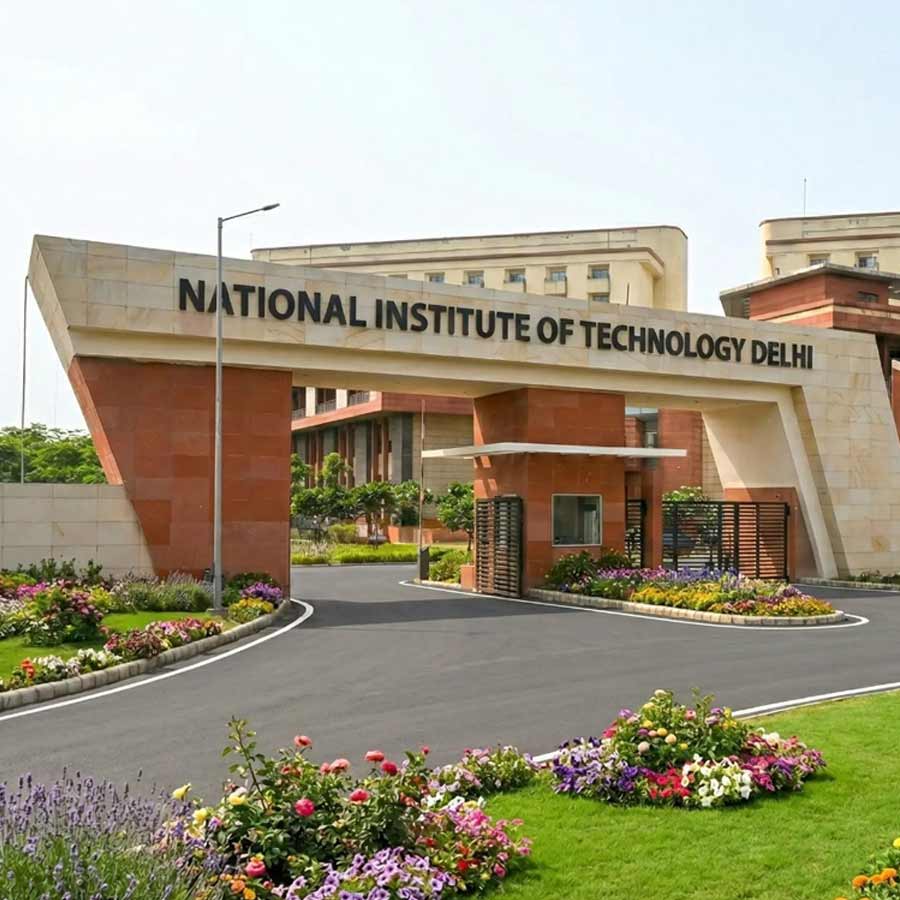 Applications are invited for nit director vacancy in kerala delhi what is eligibility criteria