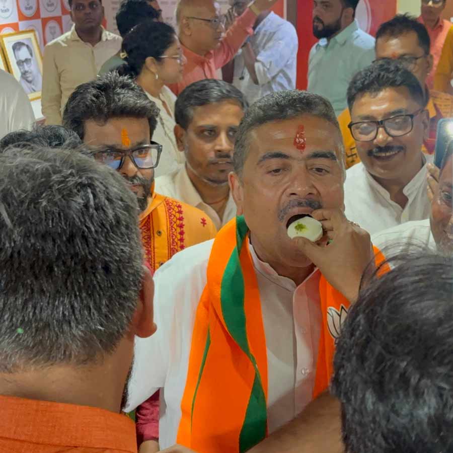 দুই কেন্দ্রে জয়ের পরে প্রথম বার বিজেপির রাজ্য কার্যালয়ে শুভেন্দু অধিকারী। বিধাননগরে।