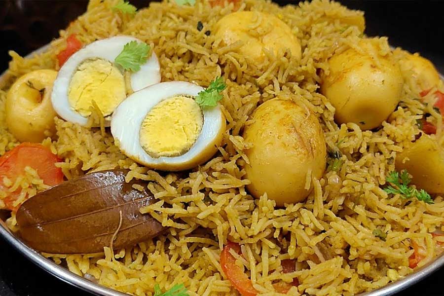 ডিম দিয়ে বানিয়ে নিন পোলাও।