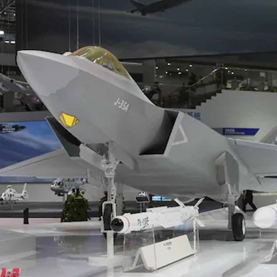 Pakistan unveils J35 AE stealth fighter jet dgtl