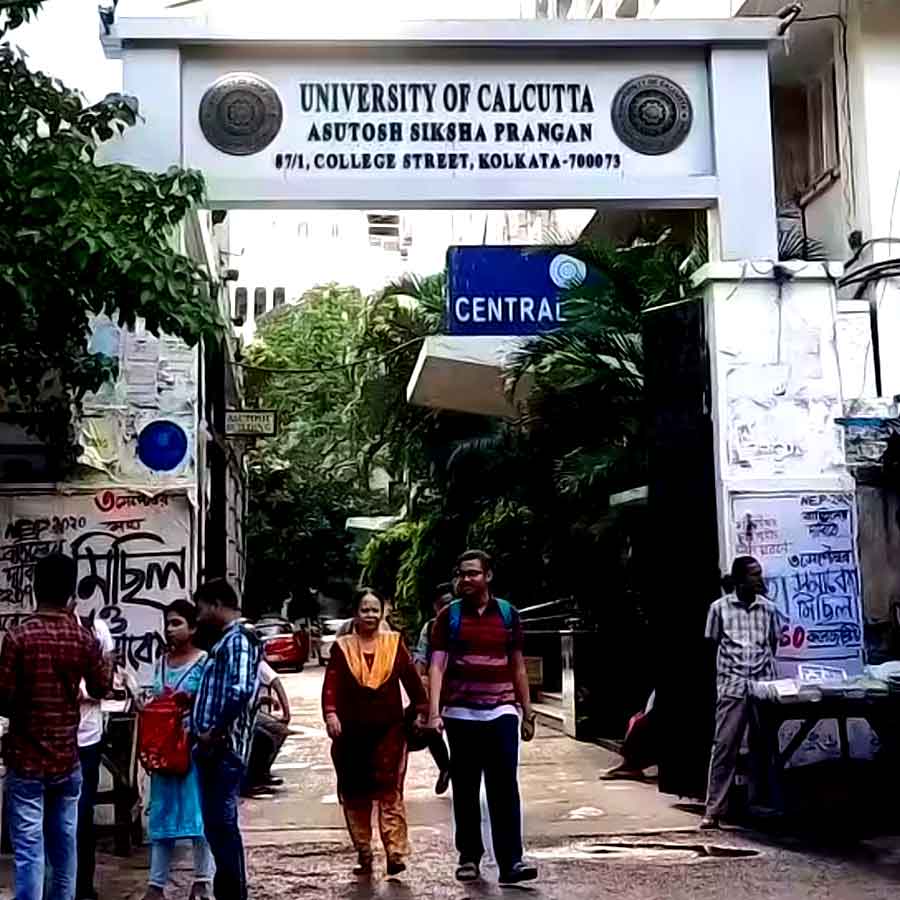The day after the student clash, security was increased at University of Calcutta, with police deployment also put in place dgtl