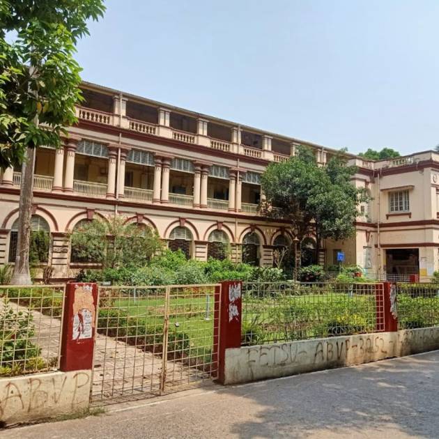 The meeting of the executive committee at Jadavpur University has been temporarily postponed, with uncertainty surrounding the reasons behind the decision dgtl