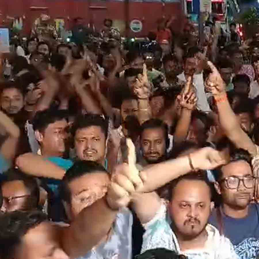 বিজেপি কর্মীদের বিক্ষোভ। 