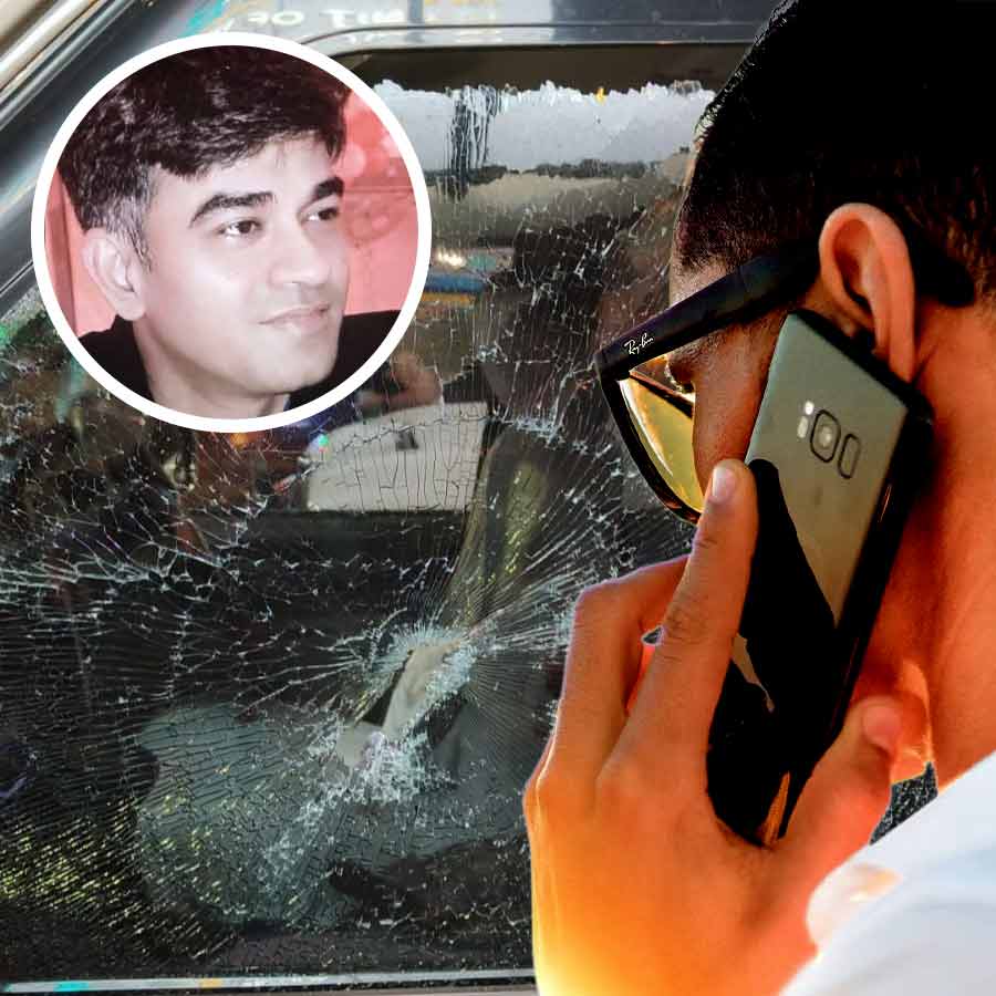 শুভেন্দু অধিকারীর আপ্তসহায়ক চন্দ্রনাথ রথ হত্যাকাণ্ডে মোবাইল ফোনের সূত্র খতিয়ে দেখছে পুলিশ।