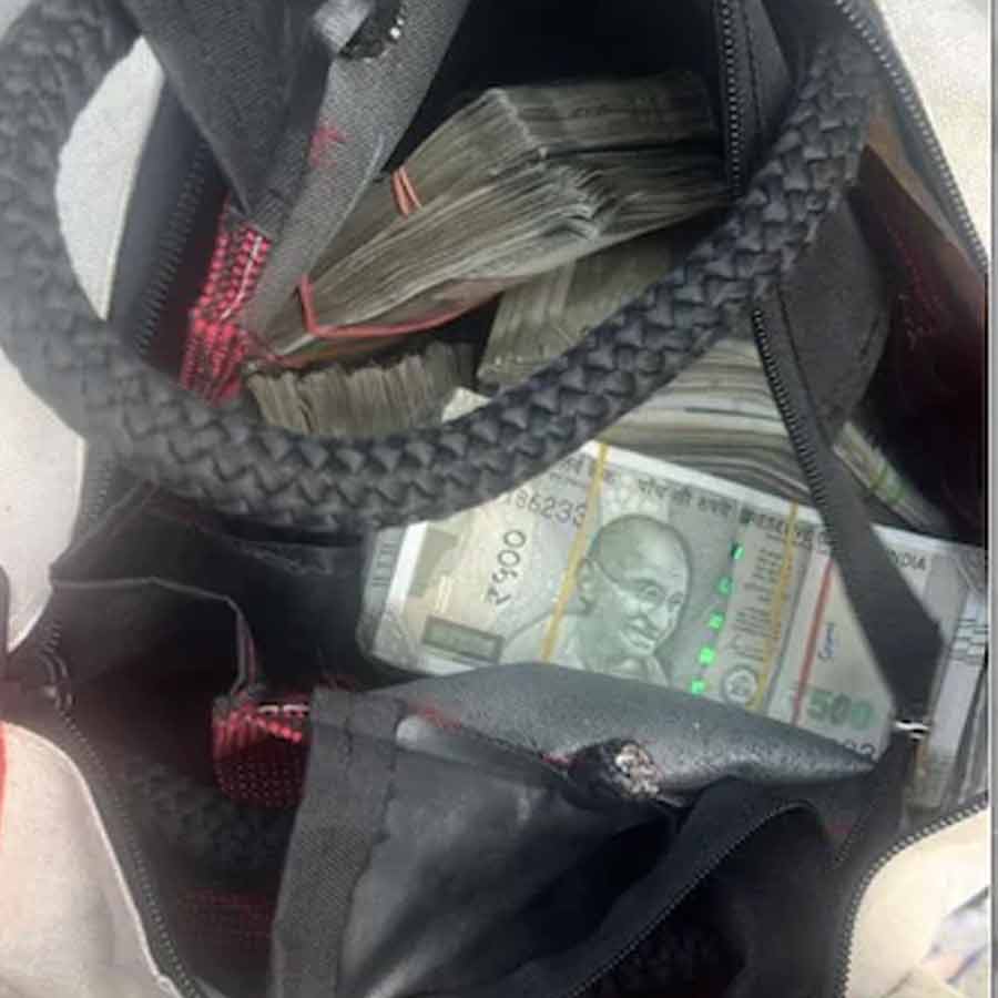Bundles of cash thrown from the flat of a businessman after ED raid dgtl