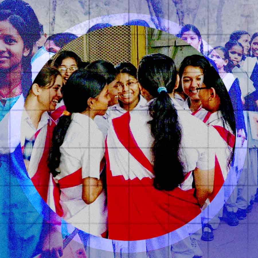 Teachers demand the removal of the ‘blue-and-white’ colour from school uniforms, calling for different uniforms for different schools dgtl