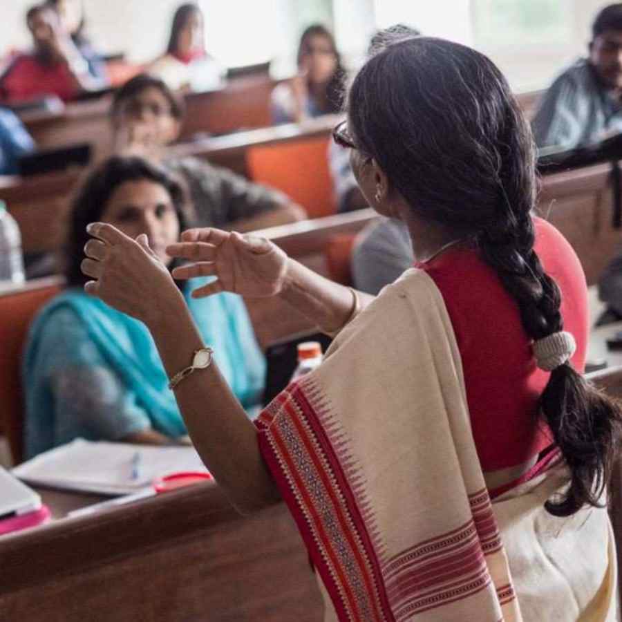 Banaras Hindu University is seeking candidates for associate and assistant professor dgtl