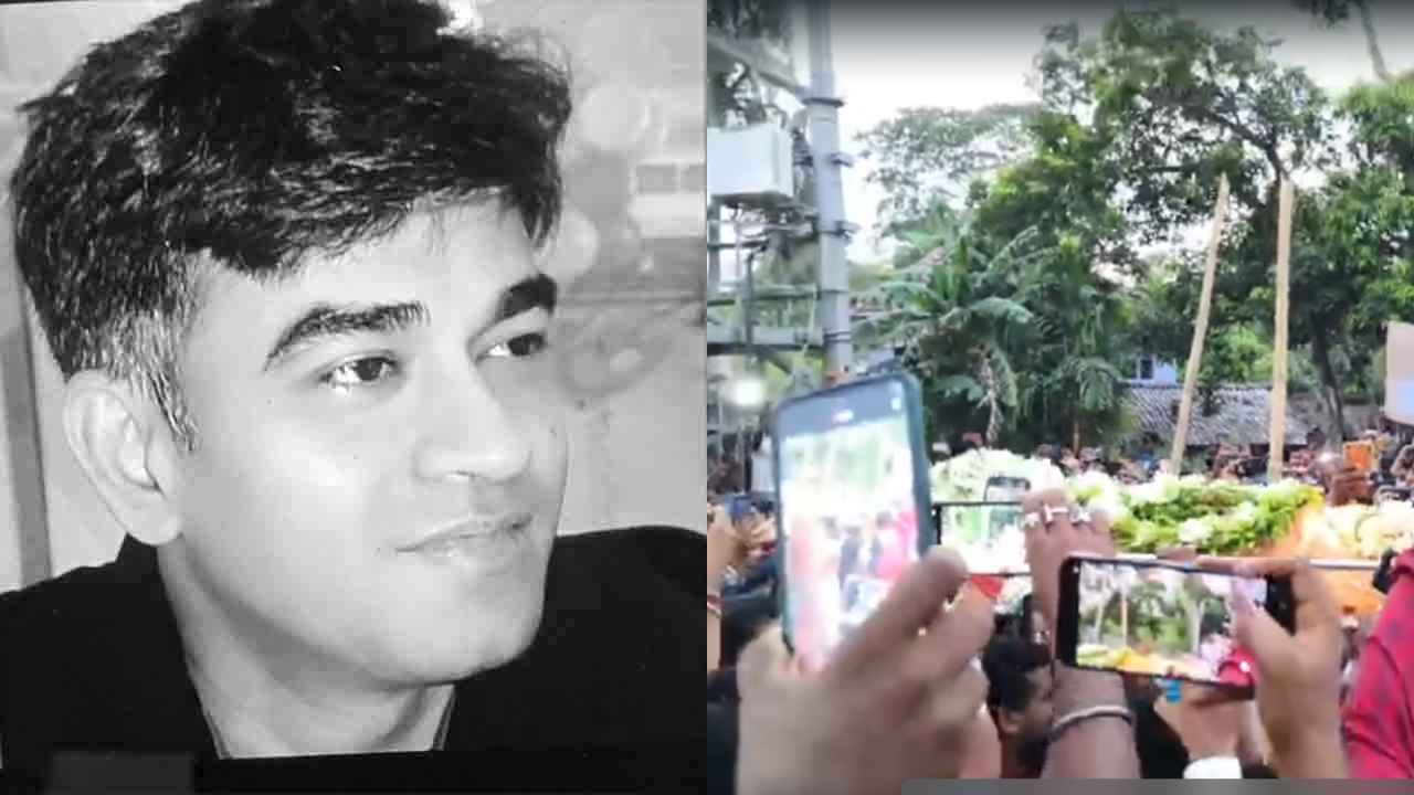 (বাঁ দিকে) শুভেন্দু অধিকারীর আপ্তসহায়ক চন্দ্রনাথ রথ। —ফাইল চিত্র। চণ্ডীপুরে বাড়ির সামনে চন্দ্রনাথের দেহ ঘিরে মানুষের ঢল। —নিজস্ব চিত্র।