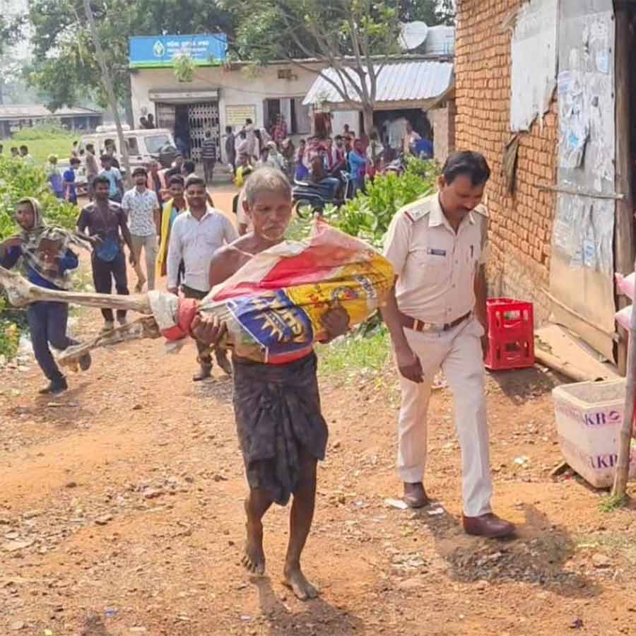 A man in the Keonjhar district of Odisha brought the exhumed skeletal remains of his deceased sister to a bank branch to prove her death and access her funds