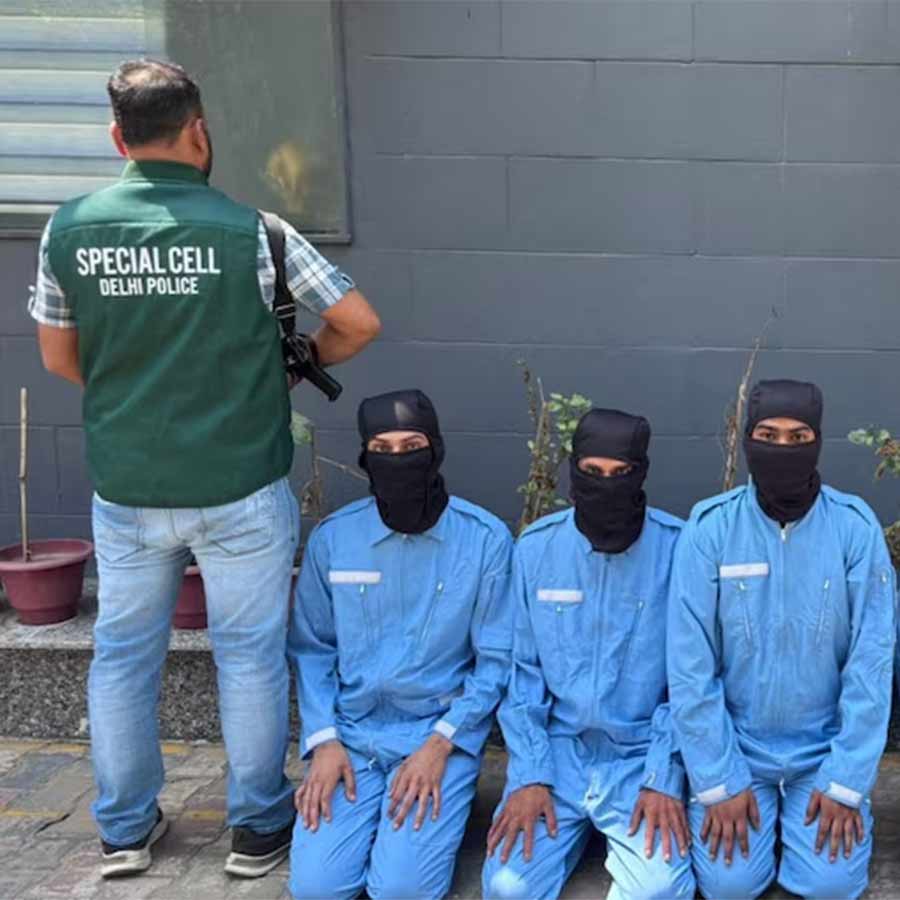 Delhi police arrested 9 people allegedly planned to attack in India dgtl