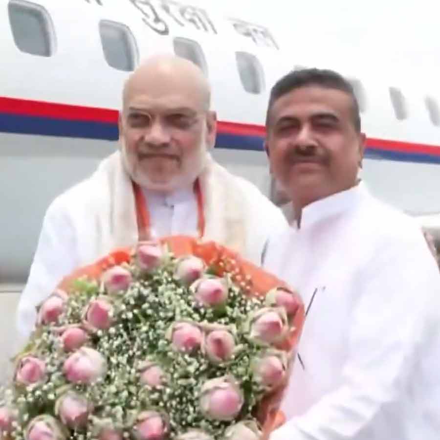 Amit Shah arrives in Kolkata, will meet with prospective BJP MLAs