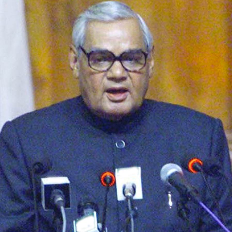 How Former Prime Minister of India Atal Bihari Vajpayee’s Government Lost Power by Just 1 Vote in Lok Sabha in 1999