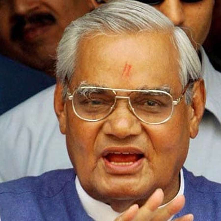 How Former Prime Minister of India Atal Bihari Vajpayee’s Government Lost Power by Just 1 Vote in Lok Sabha in 1999