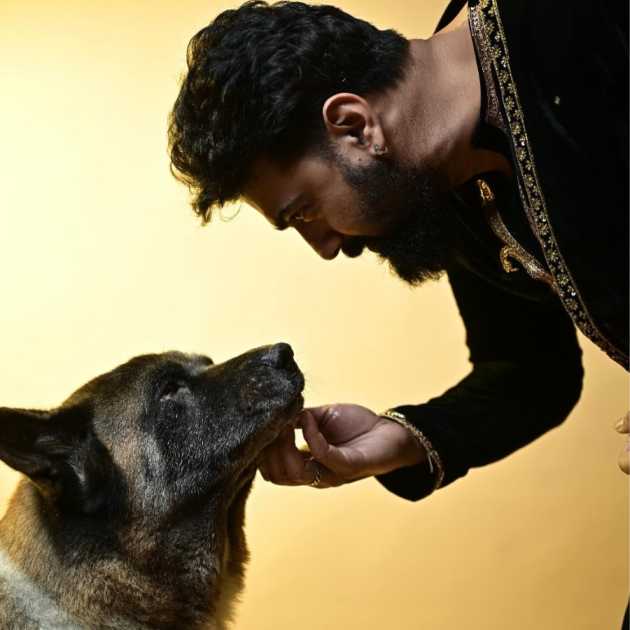 লাকির সঙ্গে বিশেষ মুহূর্তে দেব। 