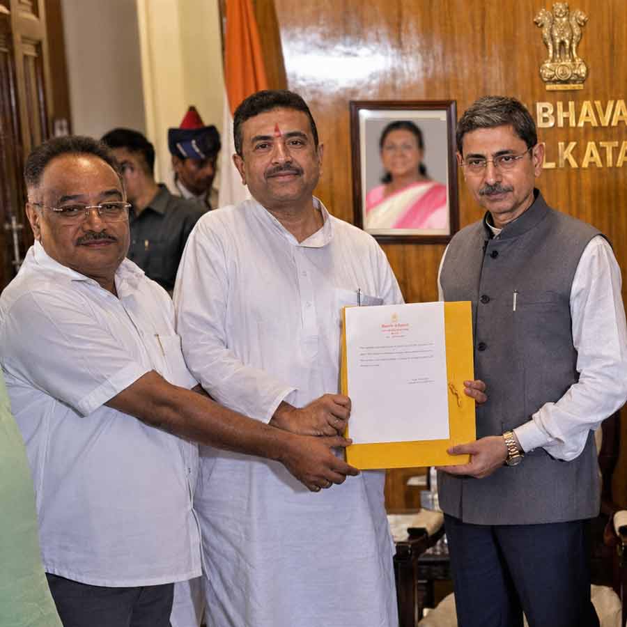 BJP went to Lok Bhavan and formally stakes claim to form Government in West Bengal dgtl