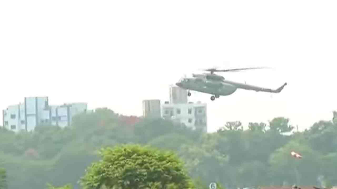 রেসকোর্সে নামছে প্রধানমন্ত্রীর চপার। শনিবার সকালে।