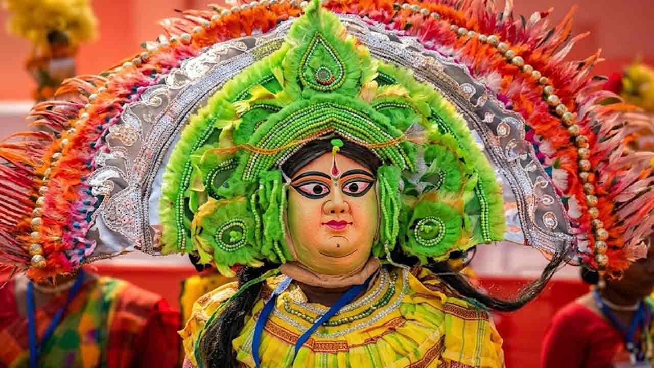 ব্রিগেডে ছৌ নাচের আসর।