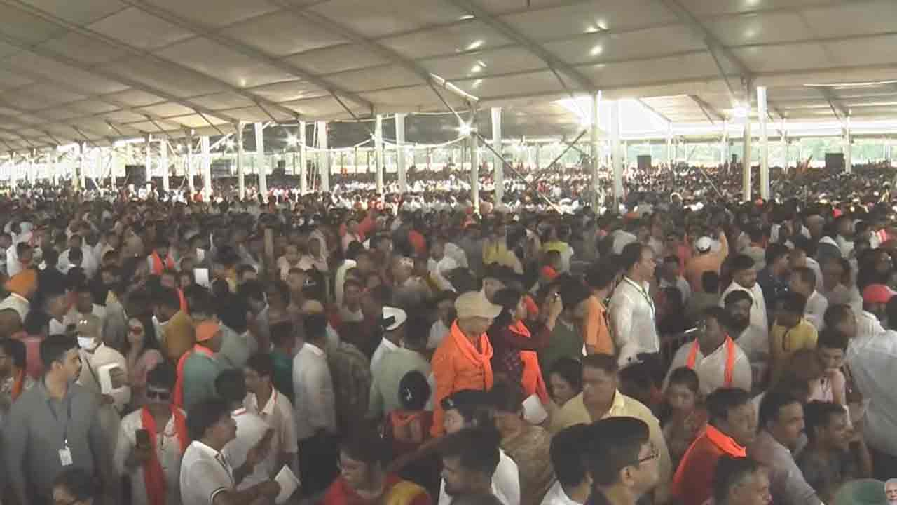 ব্রিগেডে বিজেপি সরকারের শপথগ্রহণের সাক্ষী থাকতে জনসমাগম।