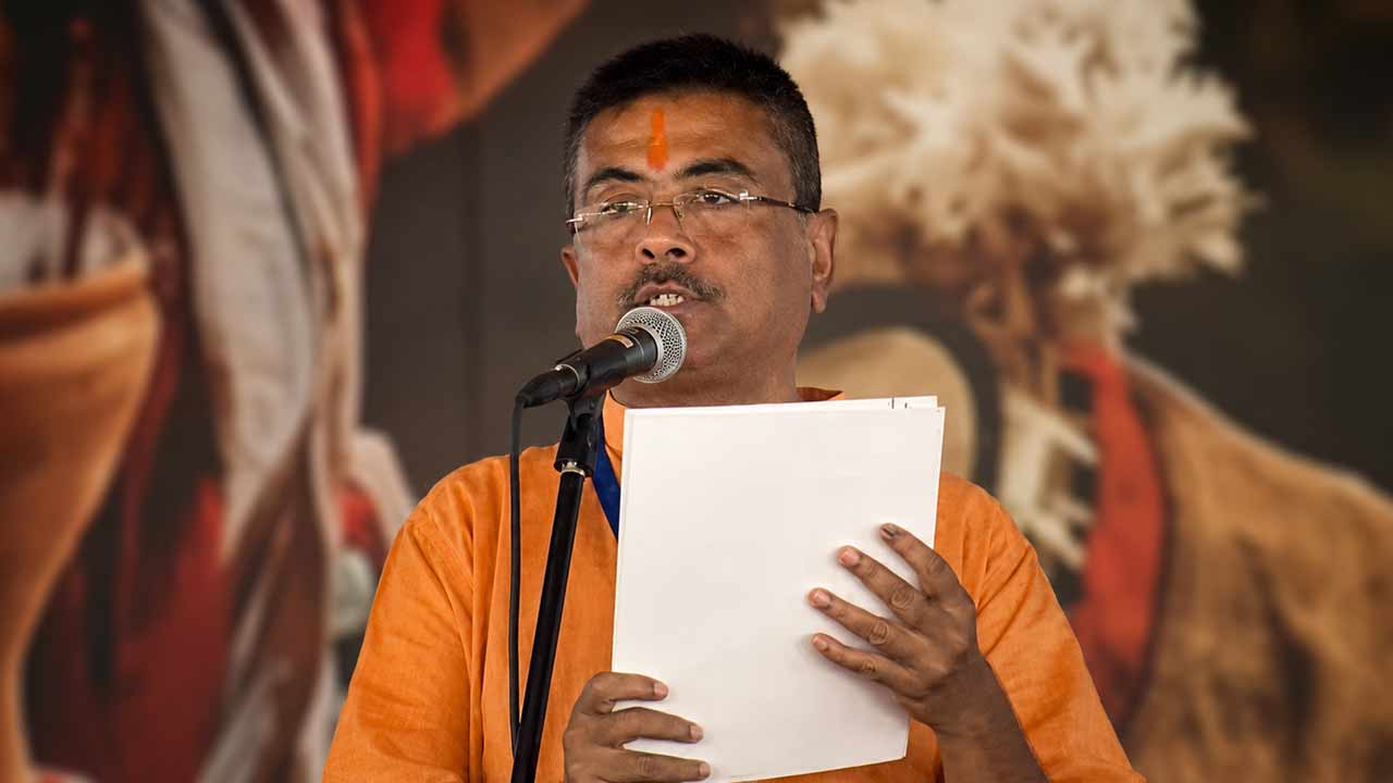 শনিবার ব্রিগেড প্যারেড গ্রাউন্ডে মুখ্যমন্ত্রী পদের শপথ নিচ্ছেন শুভেন্দু অধিকারী। নিজস্ব চিত্র।