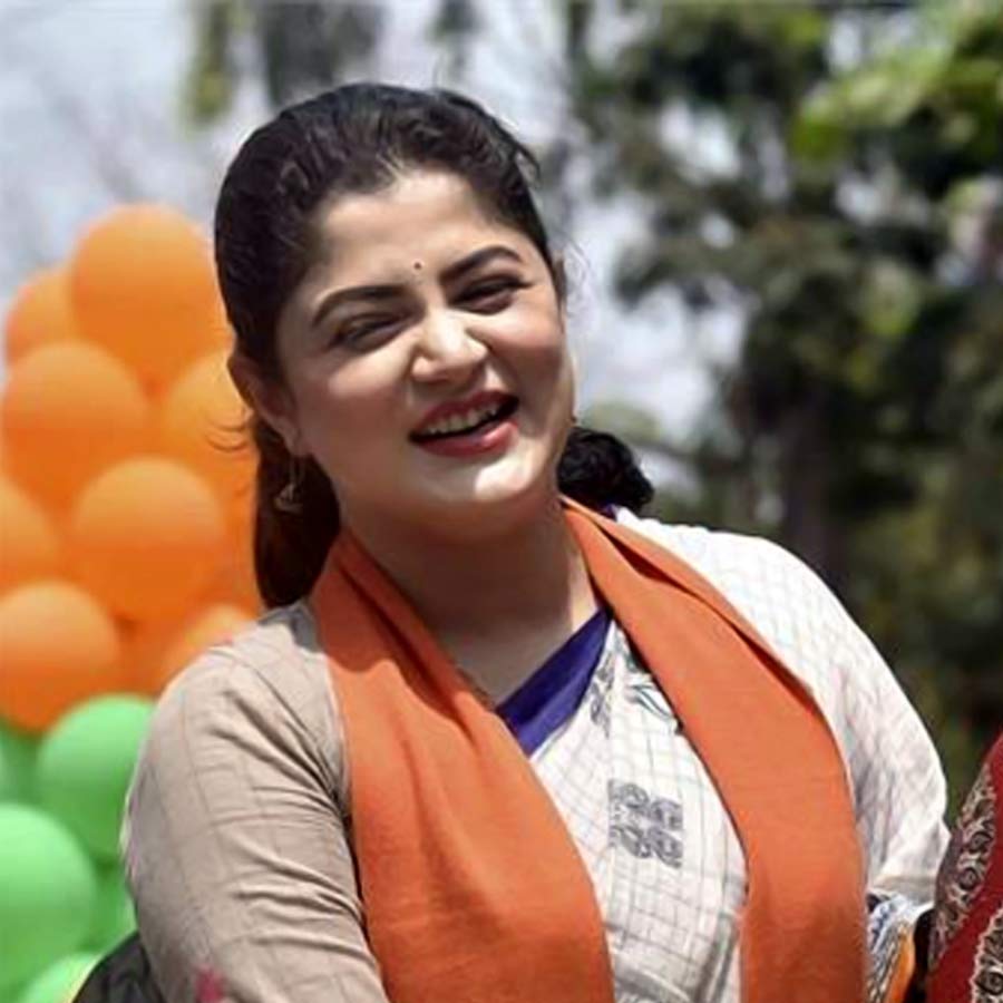 বিজেপি-র হয়ে প্রচারের ফাঁকে শ্রাবন্তী