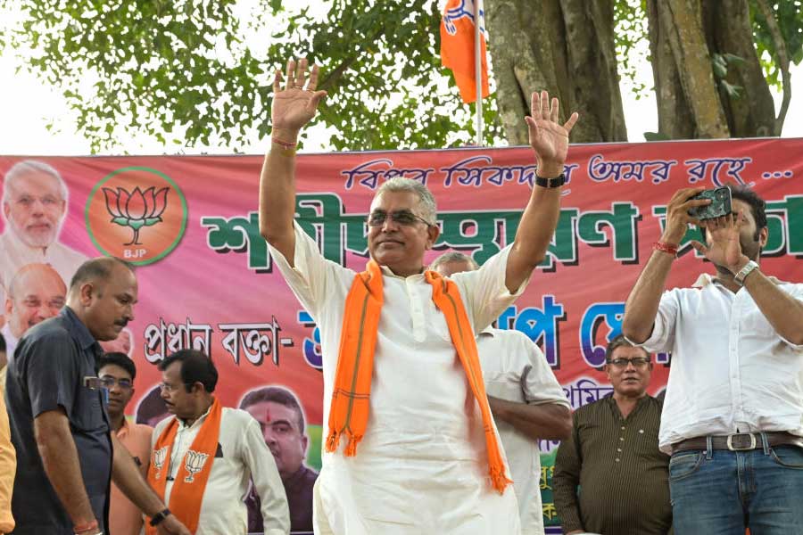  সঙ্ঘের বহু প্রচারকের মতোই একসময় ভারতীয় জনতা পার্টিতে (বিজেপি) যোগ দেন দিলীপ। ২০১৬ সালে খড়্গপুর সদর থেকে জিতে প্রথম বার বিধানসভায় পা রাখেন তিনি। হারিয়ে দেন বর্ষীয়ান কংগ্রেস নেতা জ্ঞান সিংহ সোহনপালকে। ফলে দলের মধ্যে বাড়তে থাকে তাঁর গুরুত্ব। ধীরে ধীরে রাজ্য নেতৃত্বের সামনের সারিতে উঠে আসেন খড়্গপুর সদরের বিধায়ক।