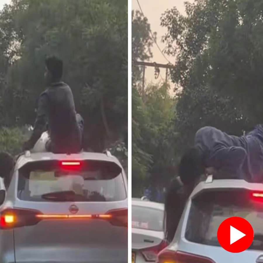 A video shows man kissing his girlfriend on moving car in delhi went viral dgtl