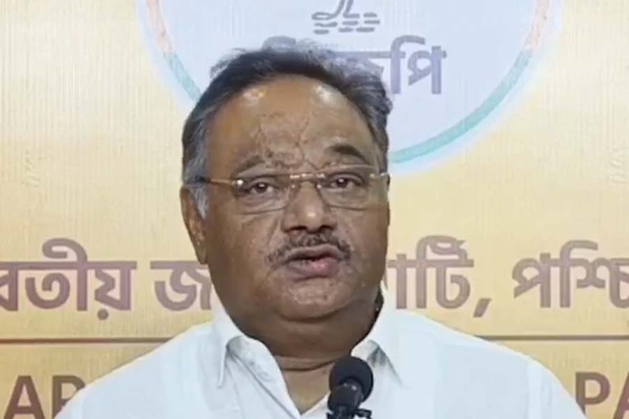 রাজ্য সভাপতি হয়ে দলের পুরনো দিনের সৈনিকদের গুরুত্ব দিতে শুরু করেন শমীক। সেই তালিকায় নাম ছিল দিলীপের। এ বছরের ভোটে পছন্দের কেন্দ্র খড়্গপুর সদরে ফের তাঁকে প্রার্থী করে পদ্মশিবির। এ বার আর হতাশ করেননি তিনি। ৩০ হাজারের বেশি ভোটে জিতে বিধায়ক হয়েছেন দিলীপ। অন্য দিকে ২০৭ আসনে জিতে বাংলায় বিধানসভায় নিরঙ্কুশ সংখ্যাগরিষ্ঠতা পায় বিজেপি। অবসান ঘটে ১৫ বছরের তৃণমূল রাজত্বের। 