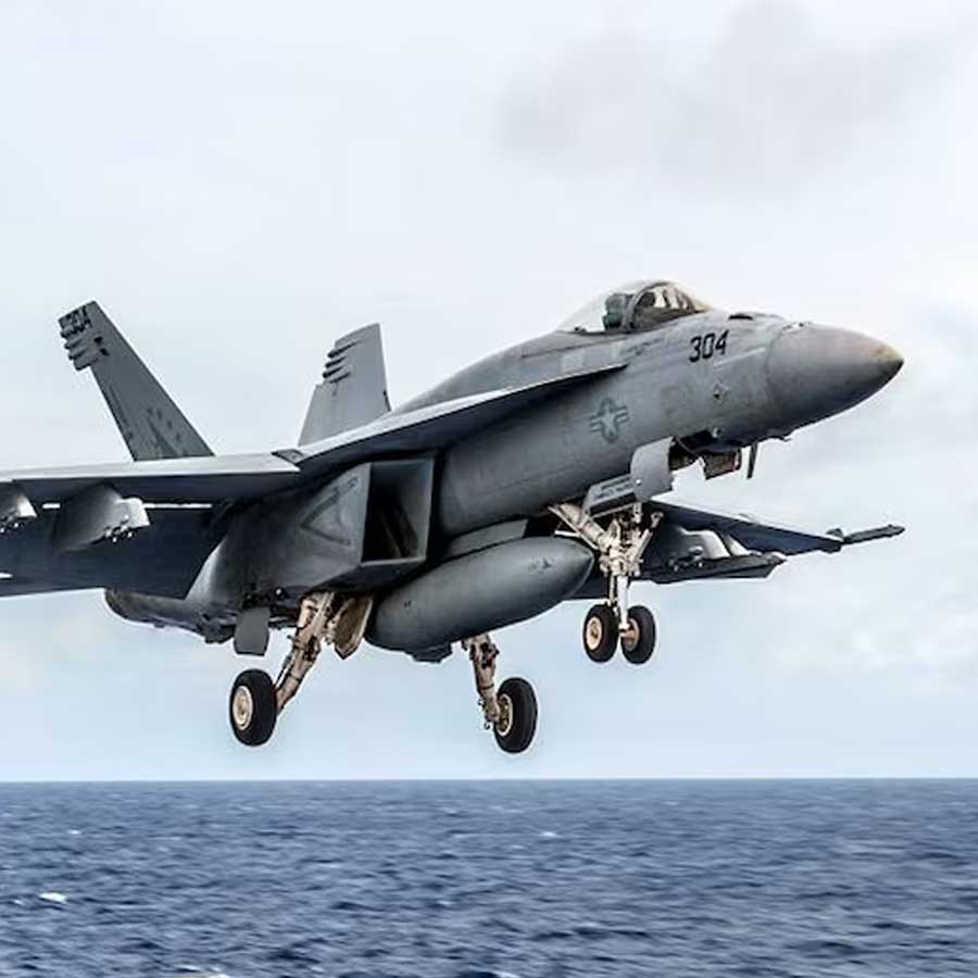 US using Super Hornet fighter jet to attack Iran ships dgtl
