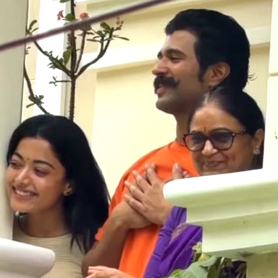 Vijay Deverakonda Waves At Fans Outside ₹15 Crore Hyderabad Home On 37th Birthday, Wife Rashmika Mandanna & His Mother Join In dgtl