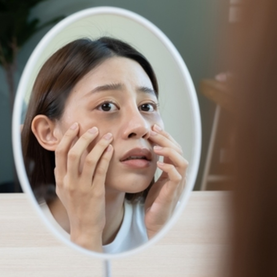 Why does your face look bloated in the morning, how to fix it dgtl