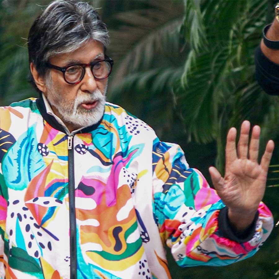 Amitabh Bachchan pens note on work ethics, says spending time on social media, friends or even family can be distraction dgtl