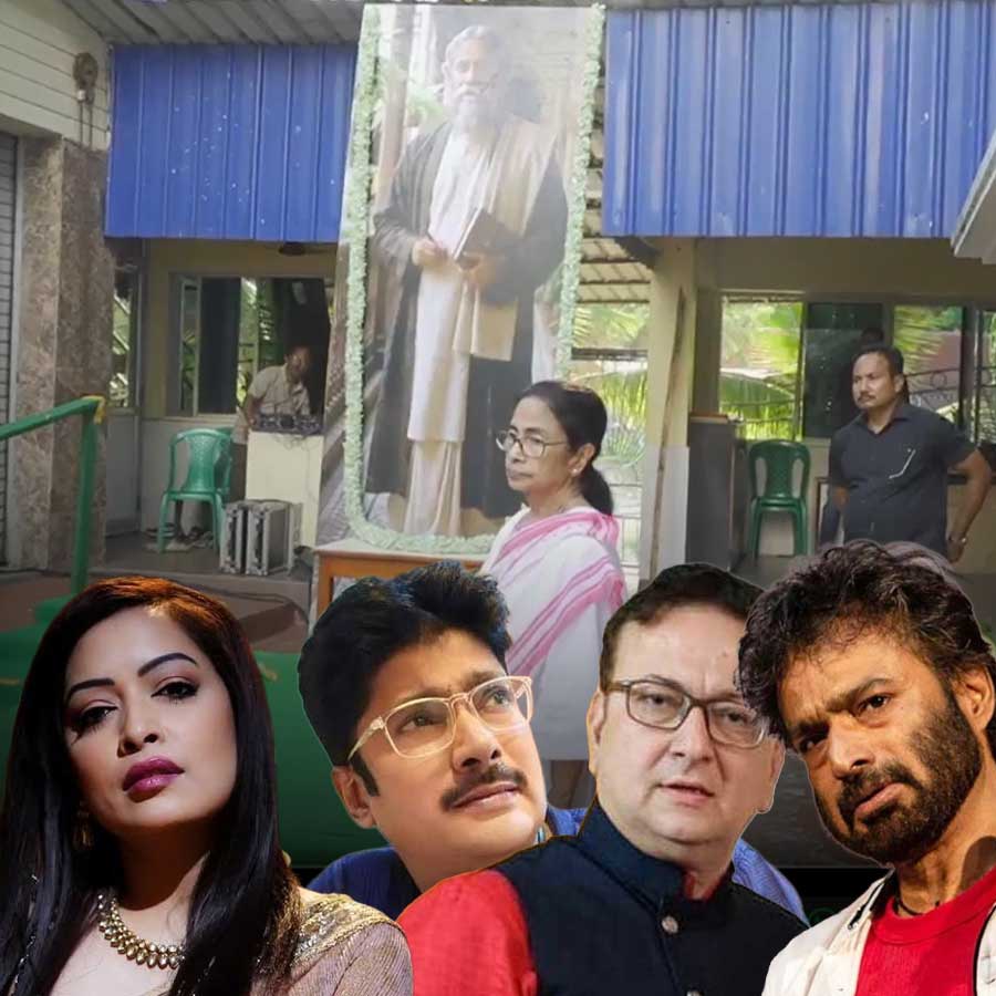 Except Babul Supriyo And Subhadra Mukherjee There Was No Tollywood Star At Mamata Banerjee’s Rabindrajayanti dgtl
