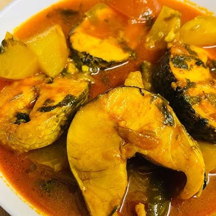 কাঁচা আম দিয়েই হোক শোল মাছের ঝোল।