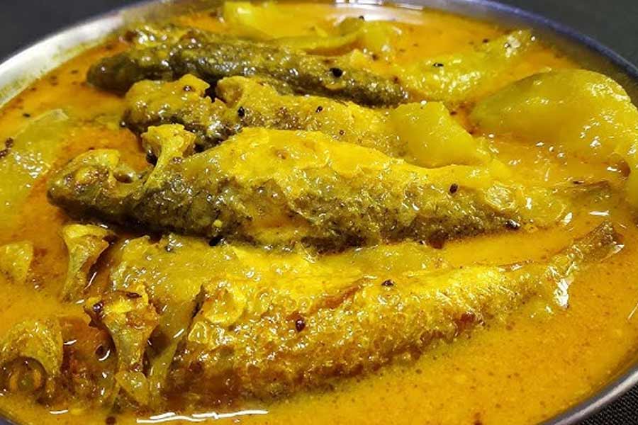 আম দিয়ে বানিয়ে ফেলুন মাছের টক।