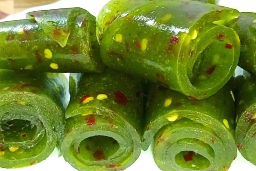 কাঁচা আম দিয়ে বানিয়ে ফেলুন আমসত্ত্ব।