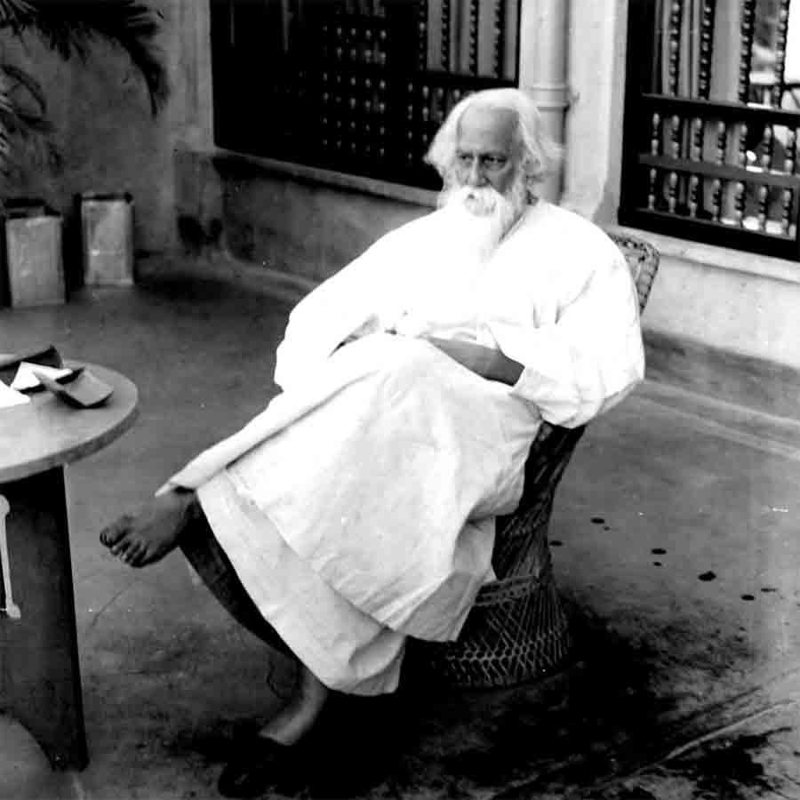 During his voluntary exile Joy Goswami still had Rabindranath Tagore with him