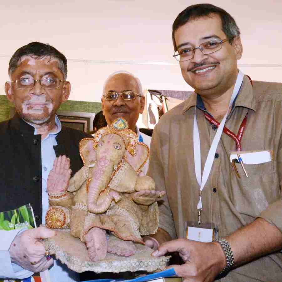মুখ্যমন্ত্রীর উপদেষ্টা হিসাবে নাম ঘোষণার পরও সংবাদমাধ্যমের কাছে মুখ খোলেন সুব্রত গুপ্ত। বলেন, ‘‘এটা একটা বিরাট বড় দায়িত্ব। আর তাই সকলের সহযোগিতা চাইব। বাংলার মানুষের আশীর্বাদ চাইব।’’ উপদেষ্টা হিসাবে কোন কোন বিষয়কে গুরুত্ব দিতে চলেছেন, তা-ও স্পষ্ট করেন তিনি। ১০ মে, রবিবার থেকেই নতুন পদে কাজ শুরু করে দিয়েছেন খড়্গপুর আইআইটির প্রাক্তনী।
