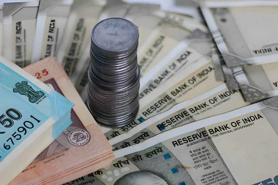 How much salaries have increased from 1st to 7th Pay commission of Central Government employees 