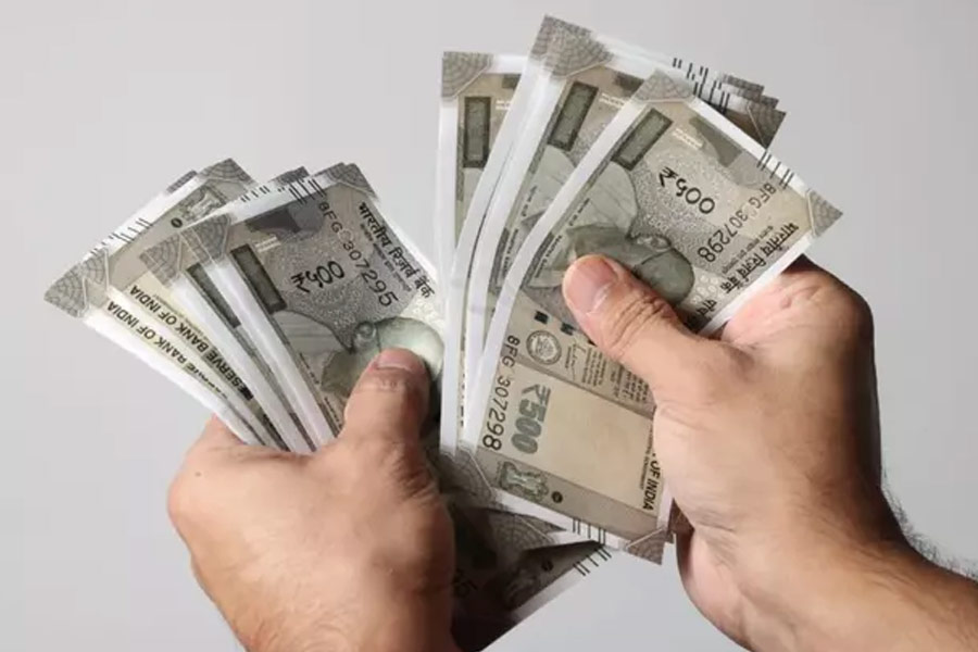 How much salaries have increased from 1st to 7th Pay commission of Central Government employees 