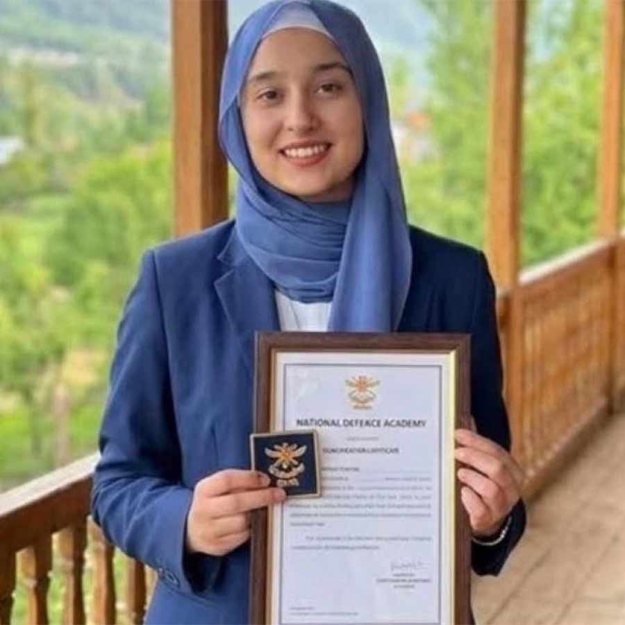 Jammu and Kashmir's, Kupwara girl , Mir Sehrish clears NDA written exam