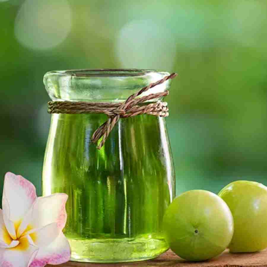 চুল কালো করবে আমলকি।