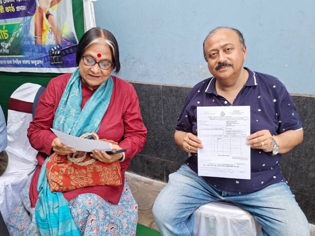 স্বাস্থ্যসাথী প্রকল্পের অনুষ্ঠানে টেকনিশিয়ান স্টুডিয়োয় পরিচালক জুটি সুদেষ্ণা রায়, অভিজিৎ গুহ।