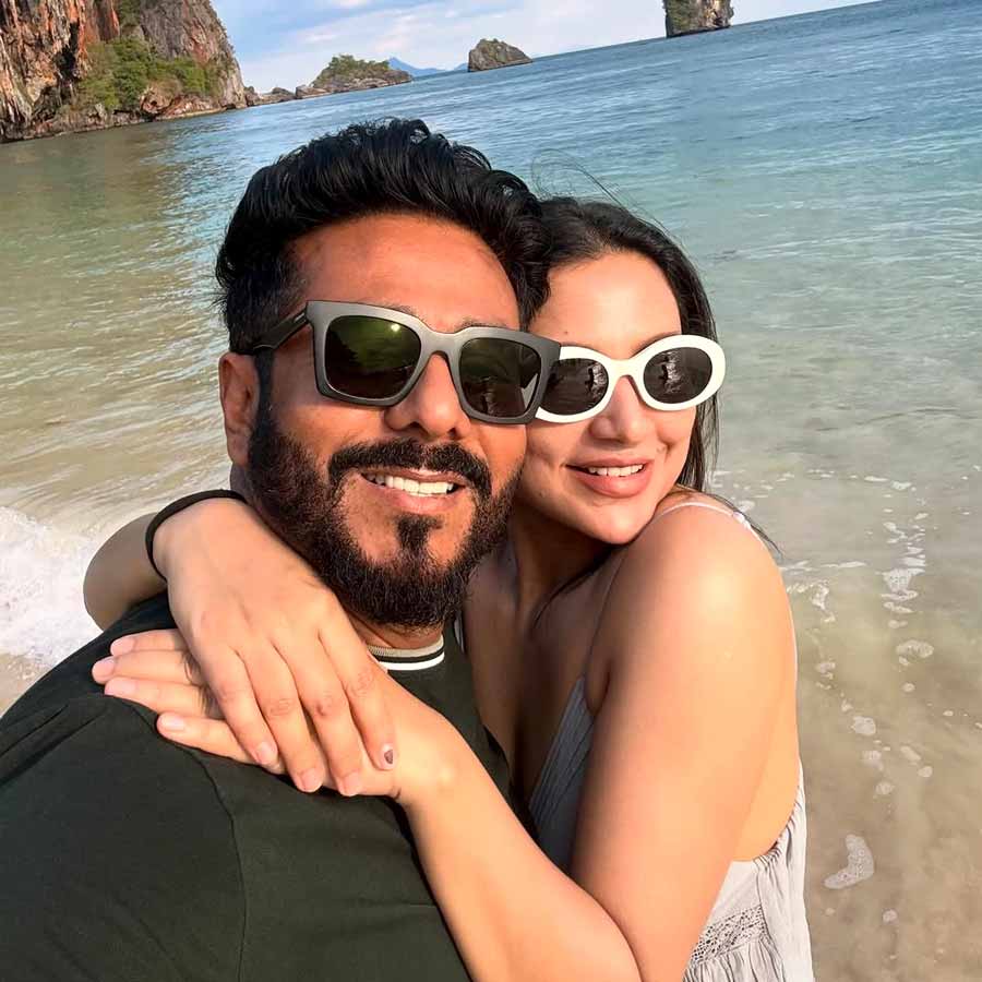 Director Raj Chakraborty and actress Subhashree Ganguly celebrates eighth anniversary in Thailand dgtl