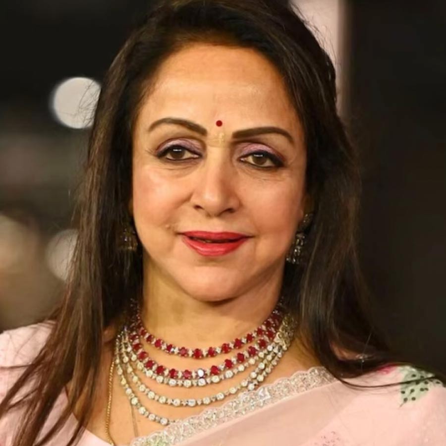 উচ্ছ্বসিত হেমা মালিনী।