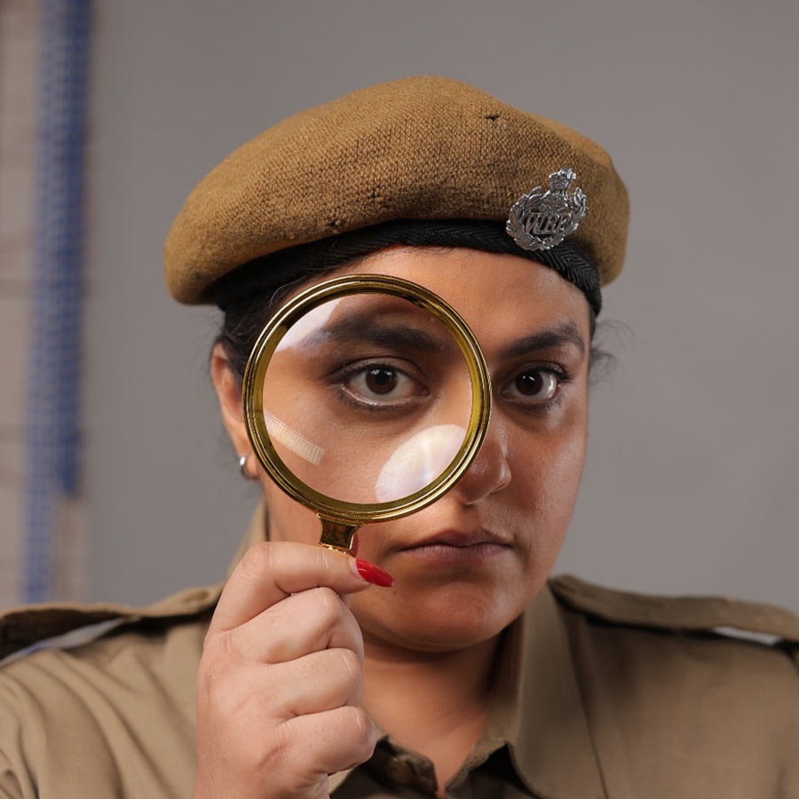 মহিলা পুলিশের চরিত্রে আভেরি। 