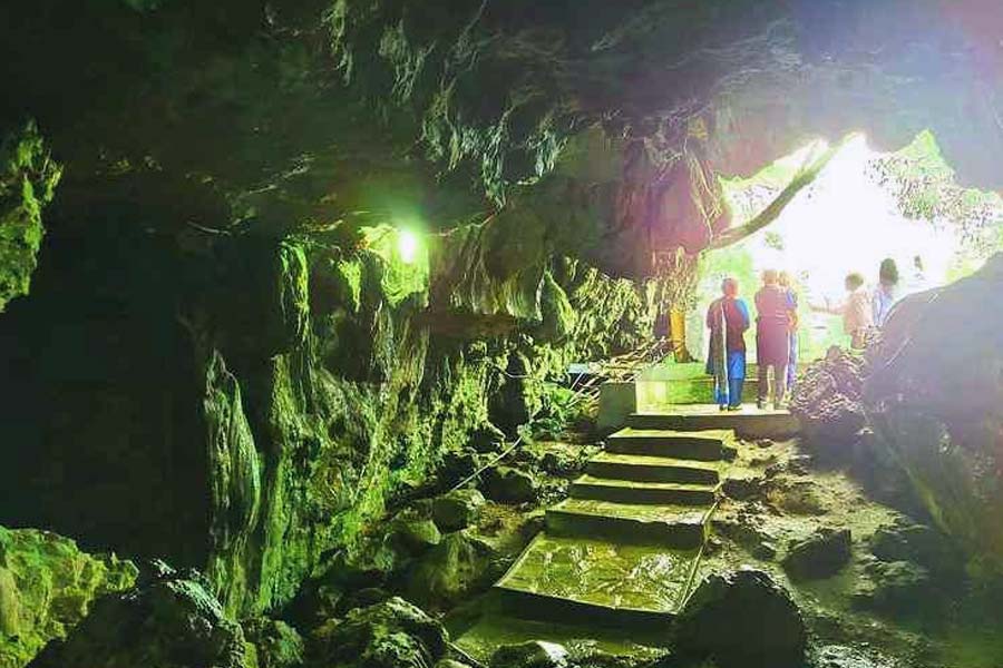 রোমাঞ্চের শখ  থাকলে চলুন মাউসমাই গুহা অভিযানে।
