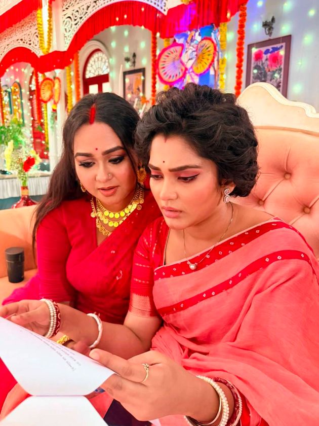 ‘কম্পাস’ ধারাবাহিকের সেট স্বস্তি দেয় অন্বেষাকে। 