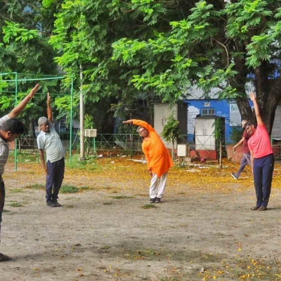 RSS Members Begin Morning Drills at Jadavpur University Campus dgtl