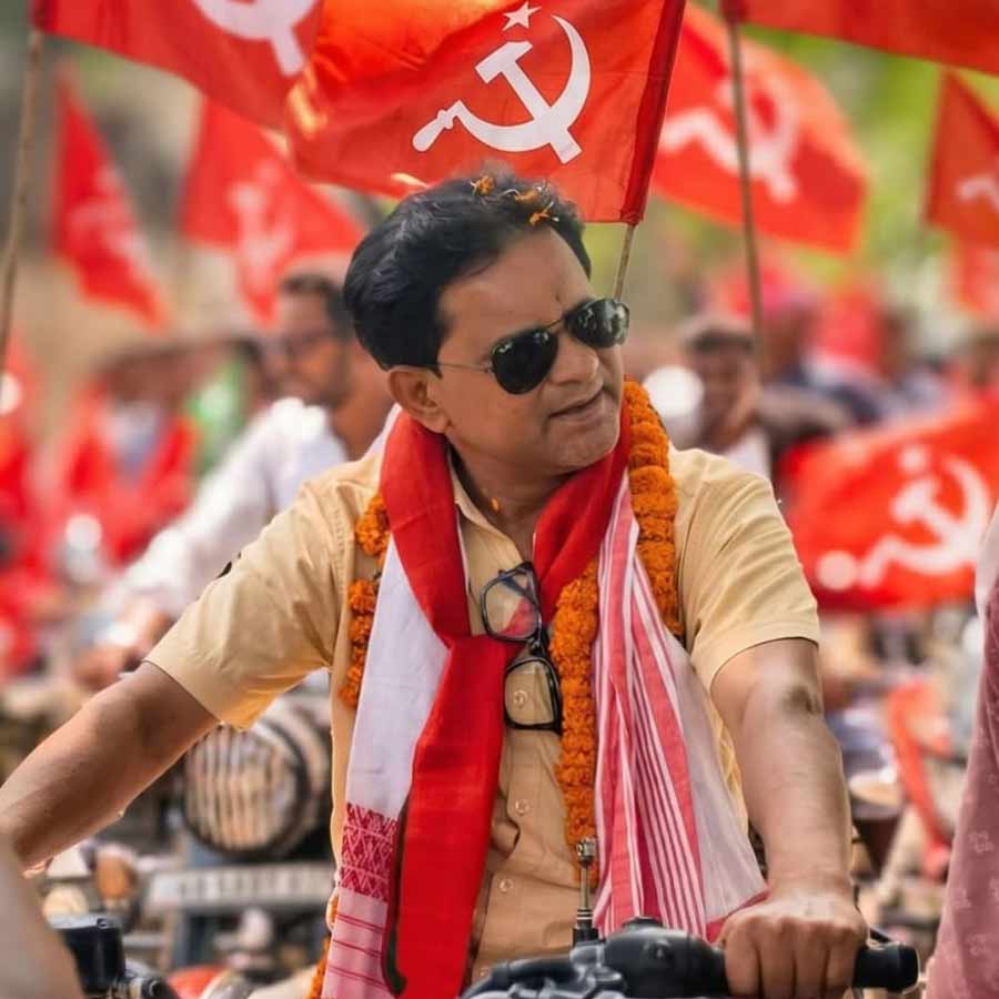 ভোটের প্রচারে ডোমকলের সিপিএম প্রার্থী (এখন বিধায়ক) মুস্তাফিজুর রহমান (রানা)।