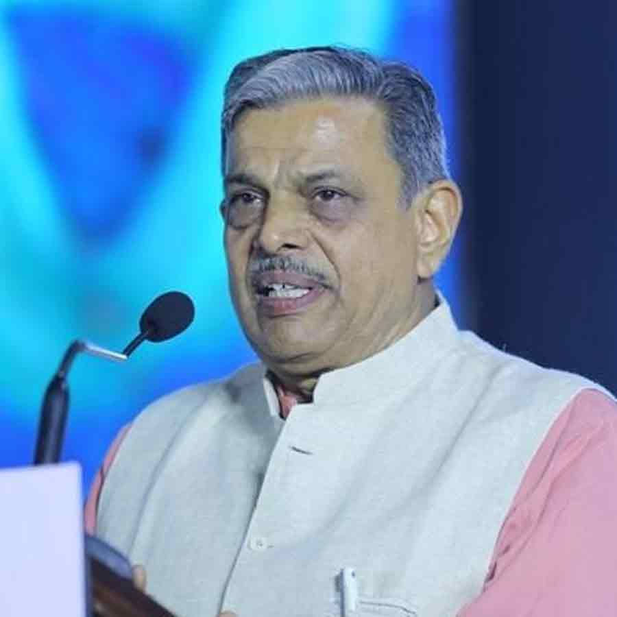 দত্তাত্রেয় হোসবলে।